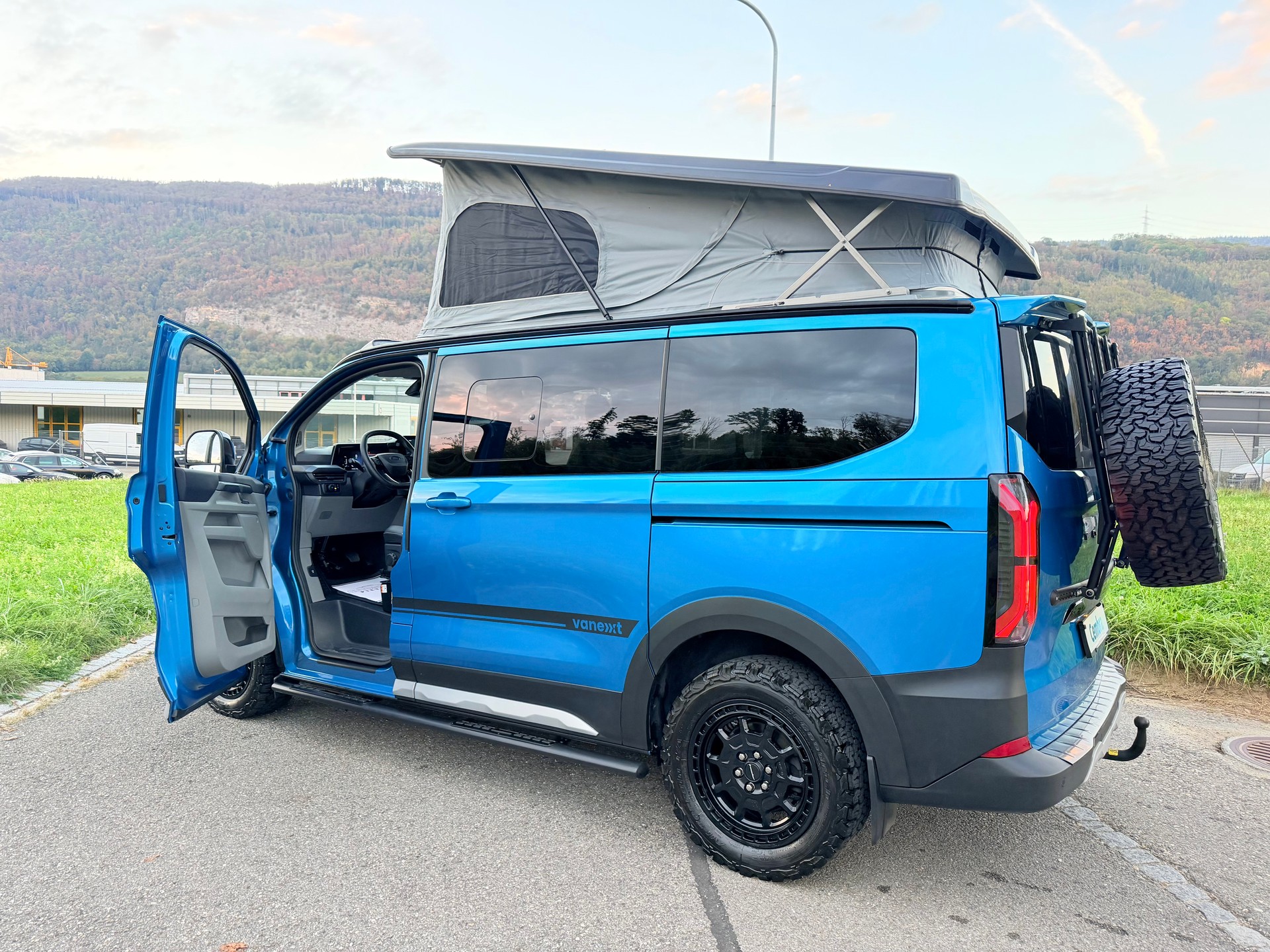 FORD TOURNEO CUSTOM "VANEXT" 4X4 5 PLÄTZER CAMPER "HÖHER" 170 PS DIESEL "SPEZIAL AUFBAU" MIT MFK CH !! MIT AHK.-image-61