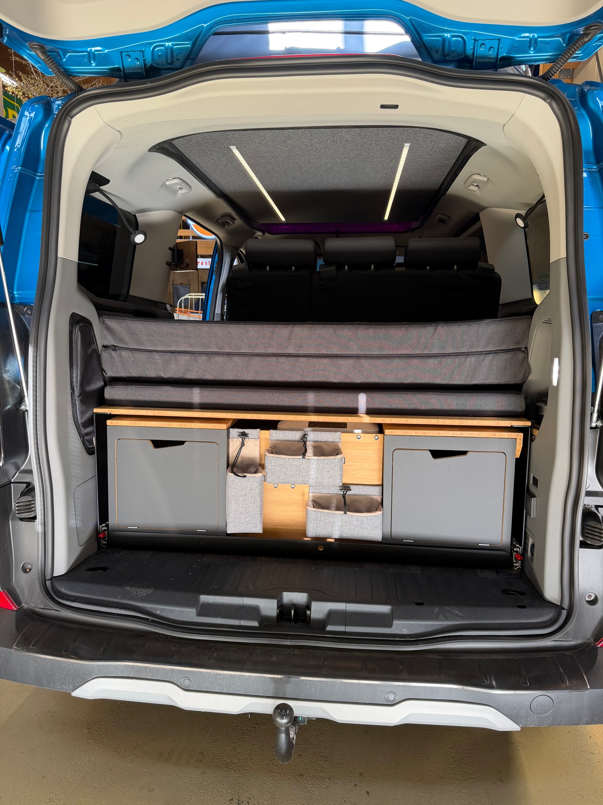 FORD TOURNEO CUSTOM "VANEXT" 4X4 5 PLÄTZER CAMPER "HÖHER" 170 PS DIESEL "SPEZIAL AUFBAU" MIT MFK CH !! MIT AHK.-image-39