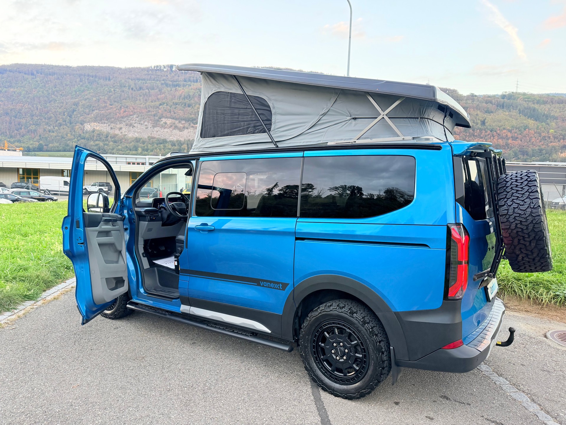FORD TOURNEO CUSTOM "VANEXT" 4X4 5 PLÄTZER CAMPER "HÖHER" 170 PS DIESEL "SPEZIAL AUFBAU" MIT MFK CH !! MIT AHK.-image-9