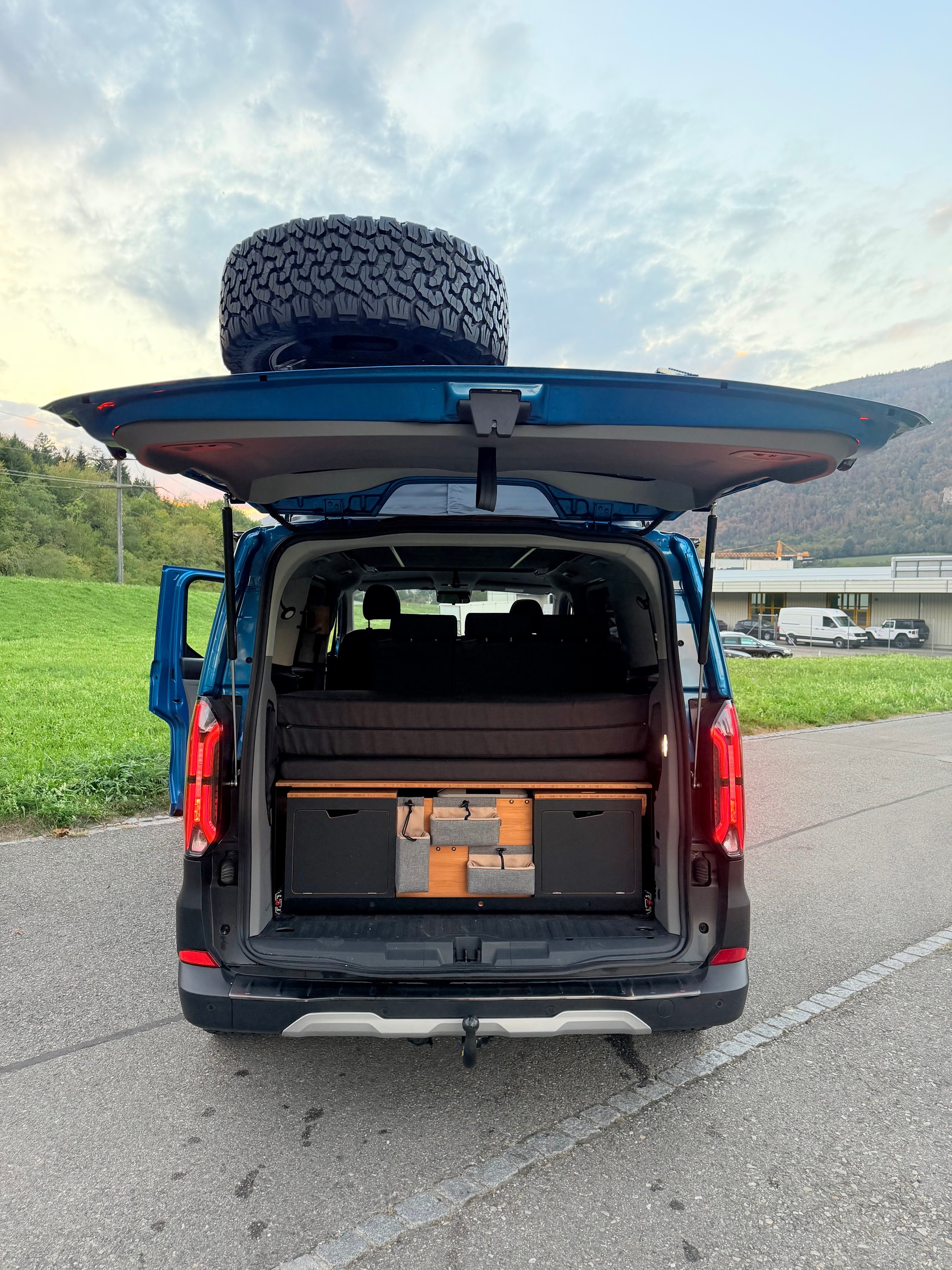 FORD TOURNEO CUSTOM "VANEXT" 4X4 5 PLÄTZER CAMPER "HÖHER" 170 PS DIESEL "SPEZIAL AUFBAU" MIT MFK CH !! MIT AHK.-image-59