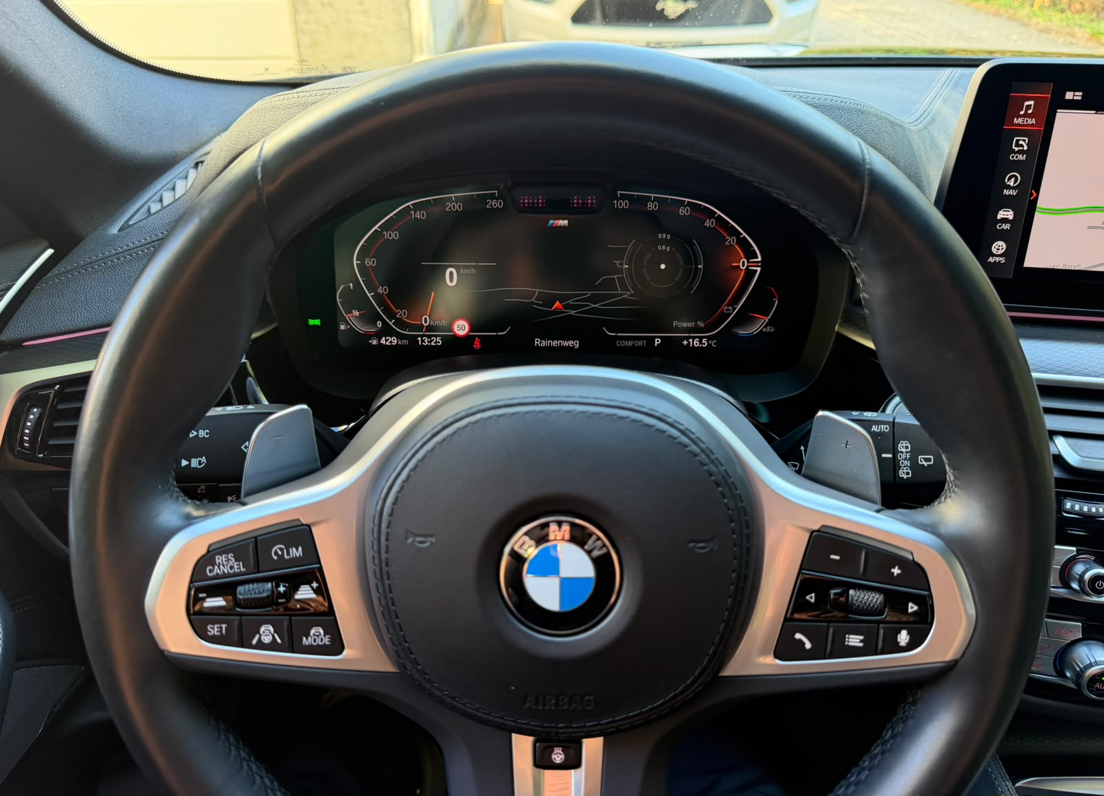 BMW 540i xDrive 48V Touring M Sport Steptronic-image-11