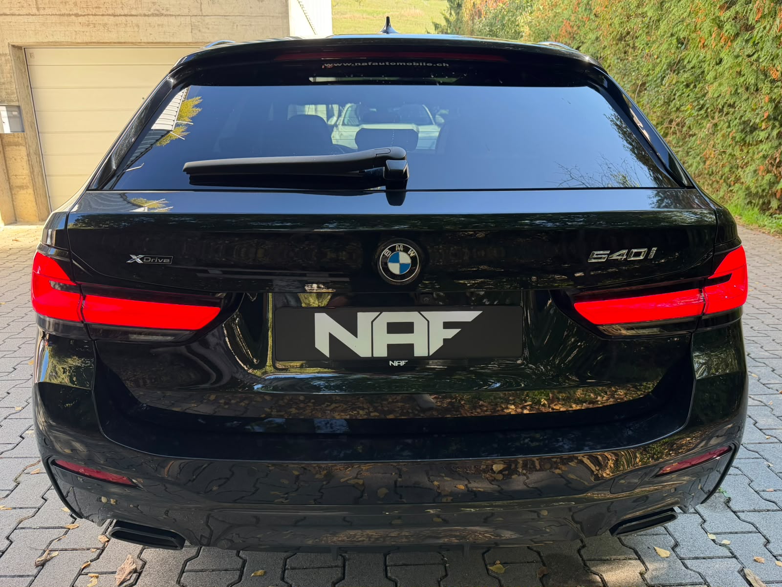 BMW 540i xDrive 48V Touring M Sport Steptronic-image-3