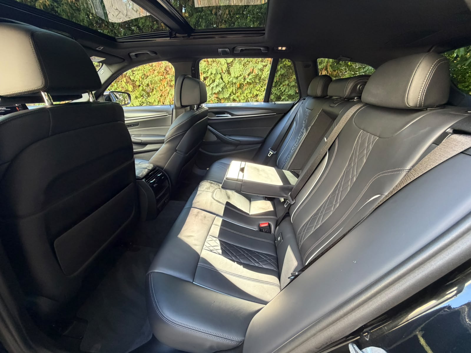 BMW 540i xDrive 48V Touring M Sport Steptronic-image-26
