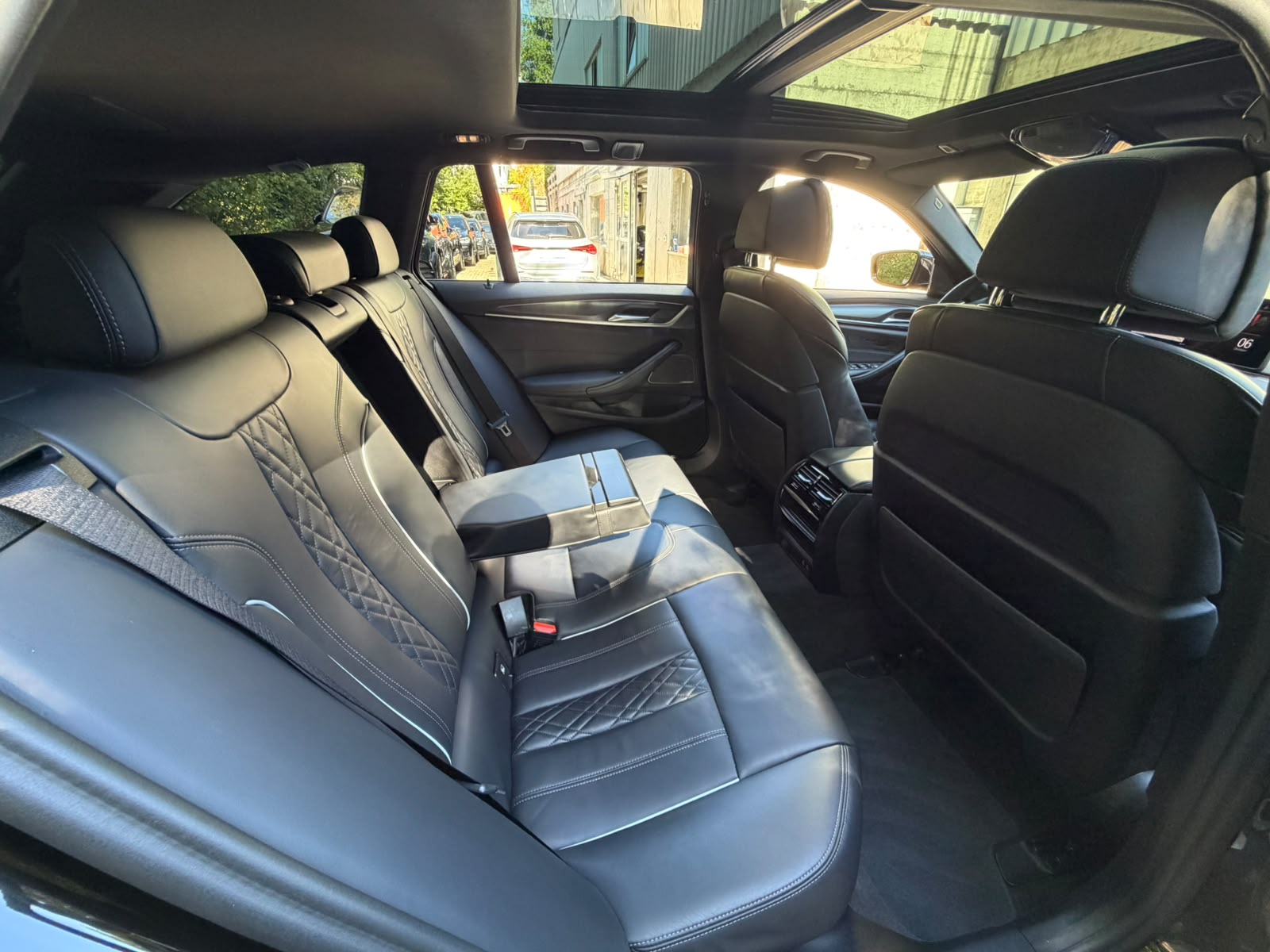 BMW 540i xDrive 48V Touring M Sport Steptronic-image-23