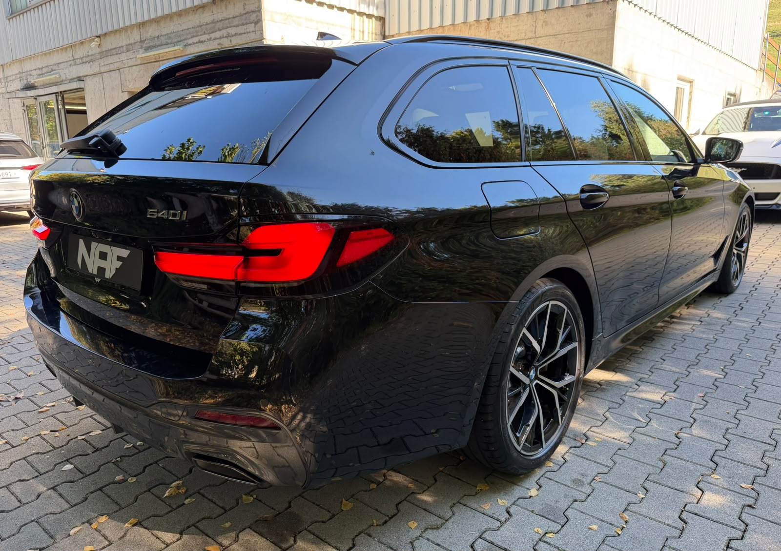 BMW 540i xDrive 48V Touring M Sport Steptronic-image-4