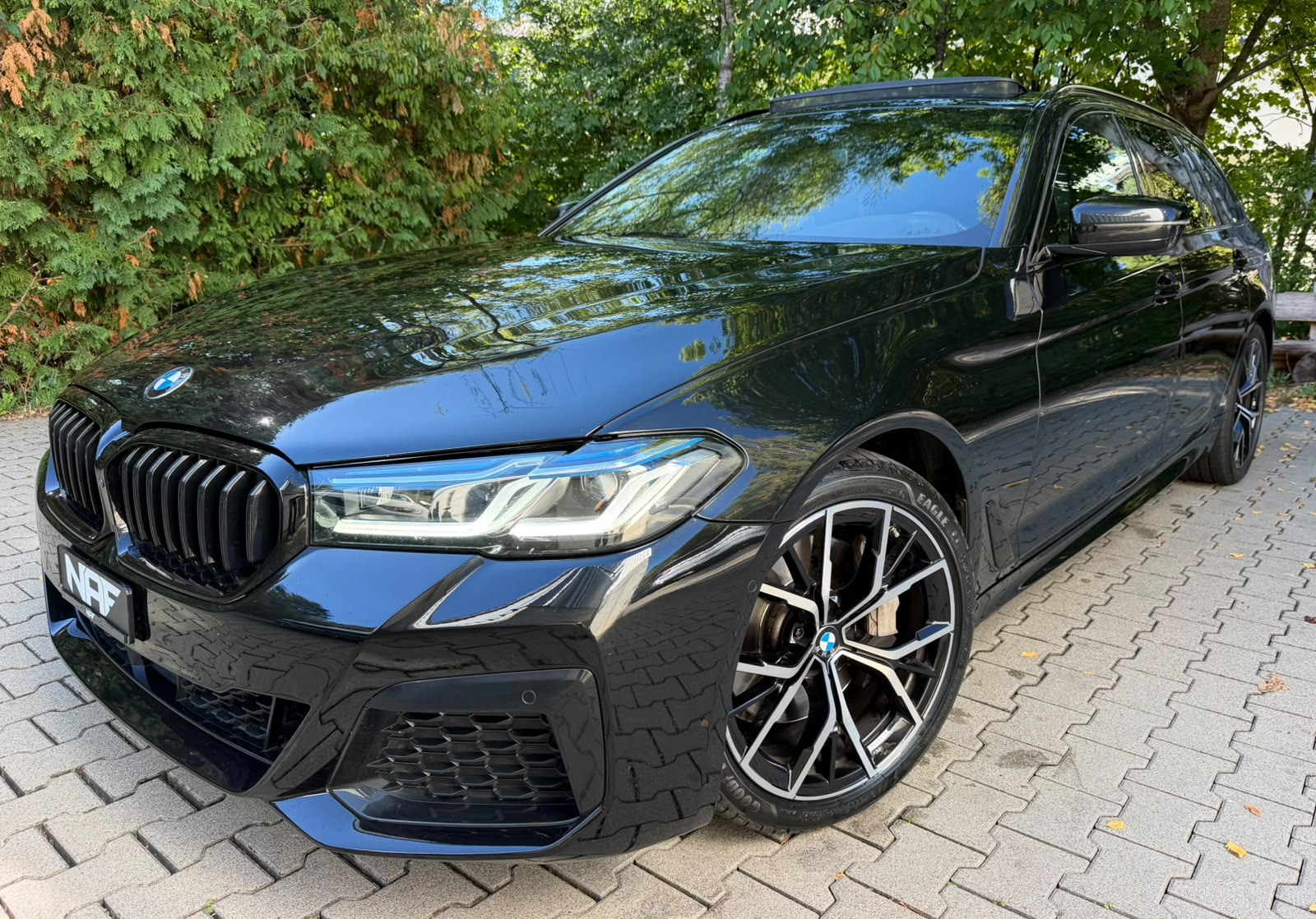 BMW 540i xDrive 48V Touring M Sport Steptronic-image-0