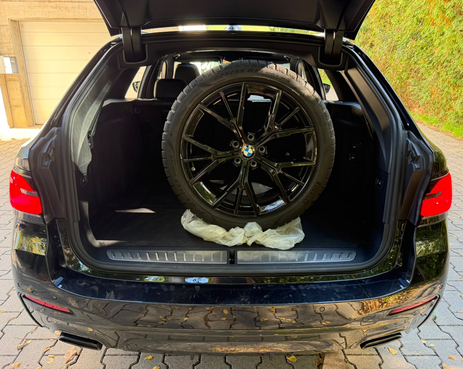 BMW 540i xDrive 48V Touring M Sport Steptronic-image-28