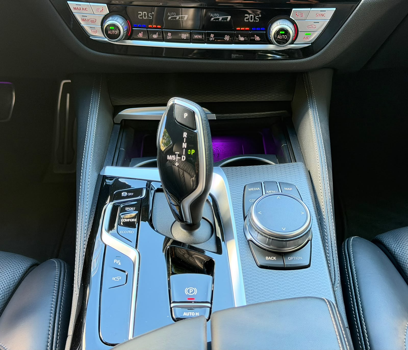 BMW 540i xDrive 48V Touring M Sport Steptronic-image-18