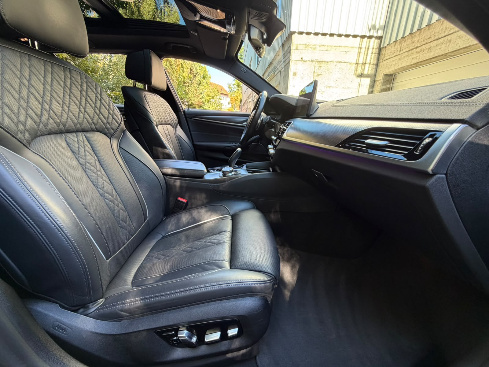 BMW 540i xDrive 48V Touring M Sport Steptronic-image-12
