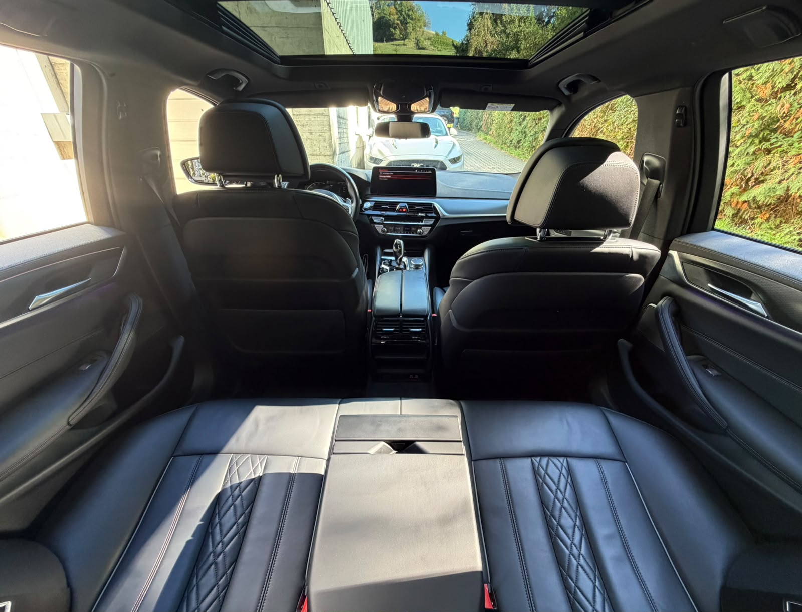 BMW 540i xDrive 48V Touring M Sport Steptronic-image-25