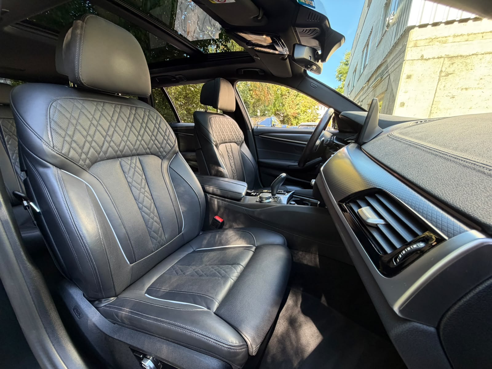 BMW 540i xDrive 48V Touring M Sport Steptronic-image-13
