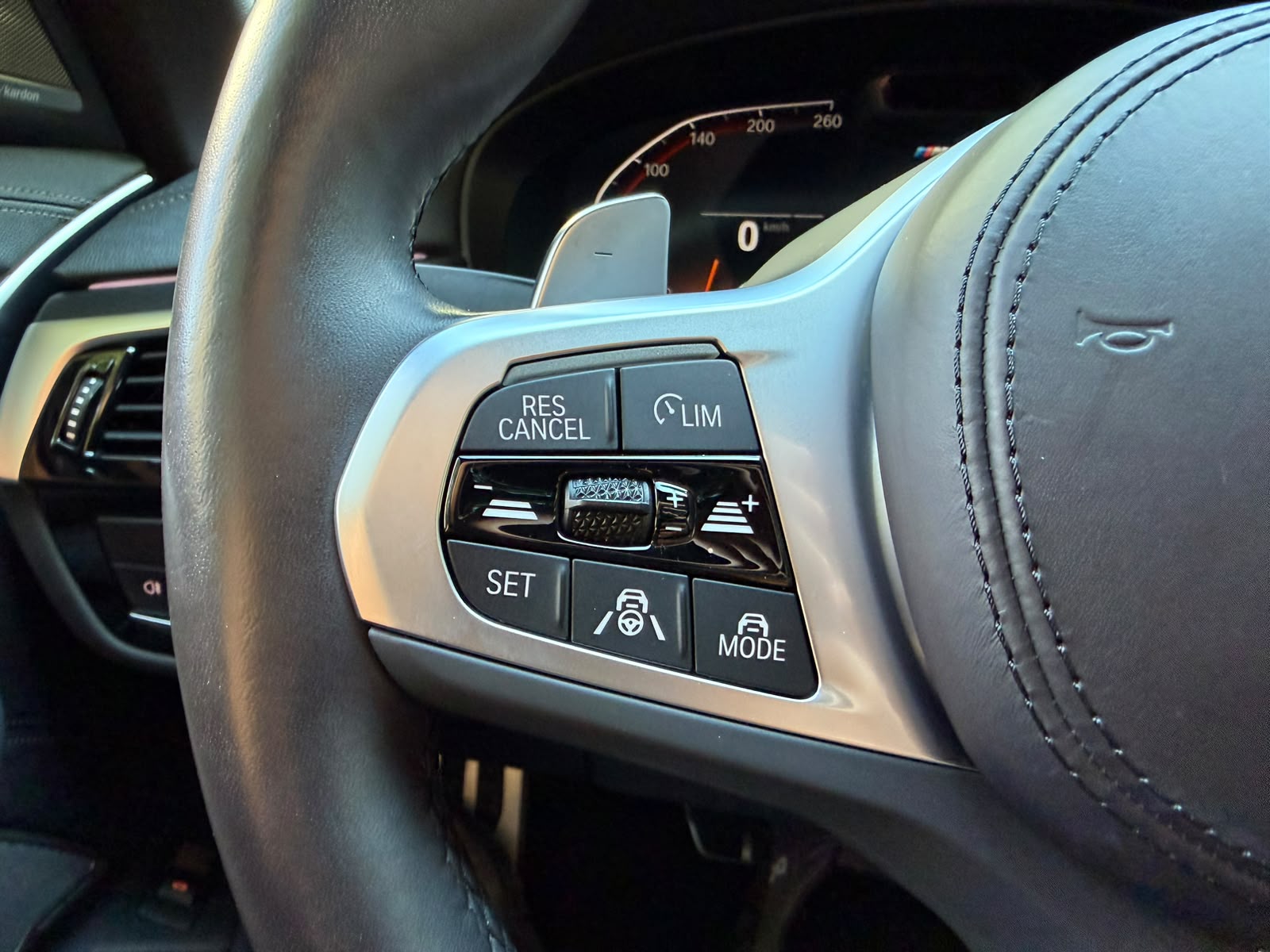 BMW 540i xDrive 48V Touring M Sport Steptronic-image-15