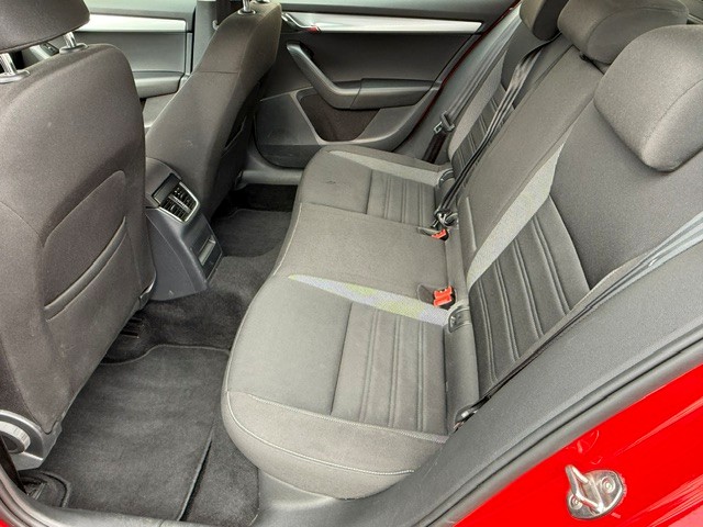 SKODA Octavia Combi 1.6 TDI Active DSG-image-7
