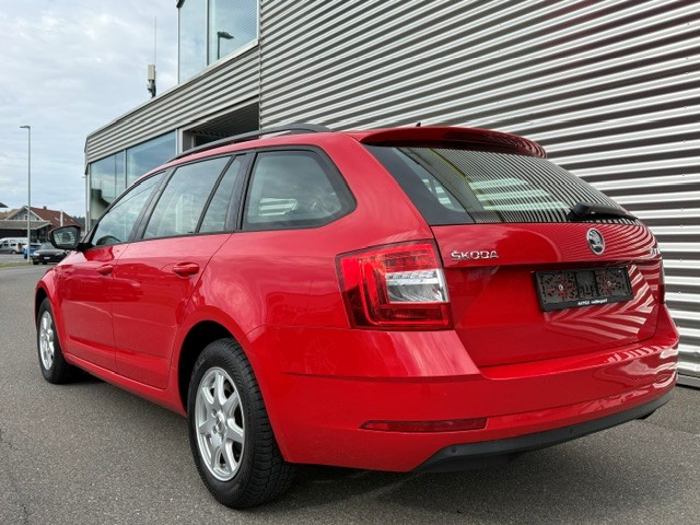 SKODA Octavia Combi 1.6 TDI Active DSG-image-2