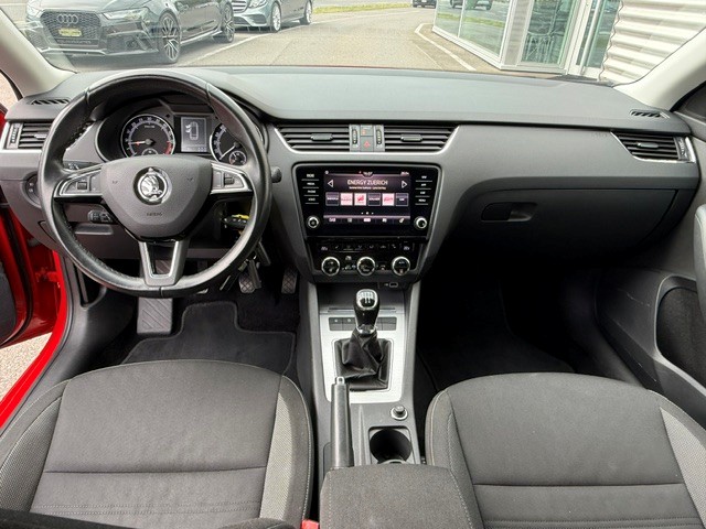 SKODA Octavia Combi 1.6 TDI Active DSG-image-6