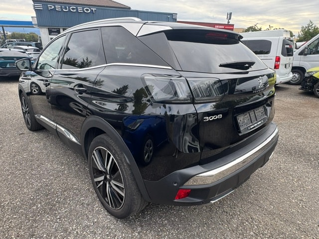 PEUGEOT 3008 1.5 BlueHDi GT Pack EAT8-image-3