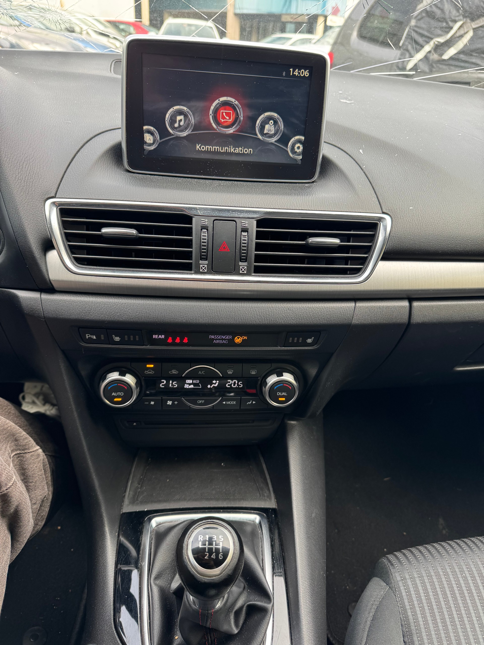 MAZDA 3 2.2 16V CD Revolution-image-17