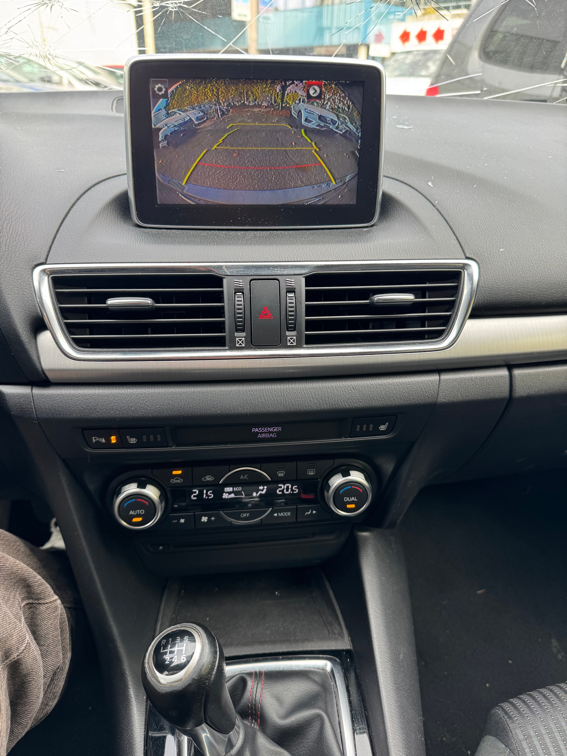 MAZDA 3 2.2 16V CD Revolution-image-13