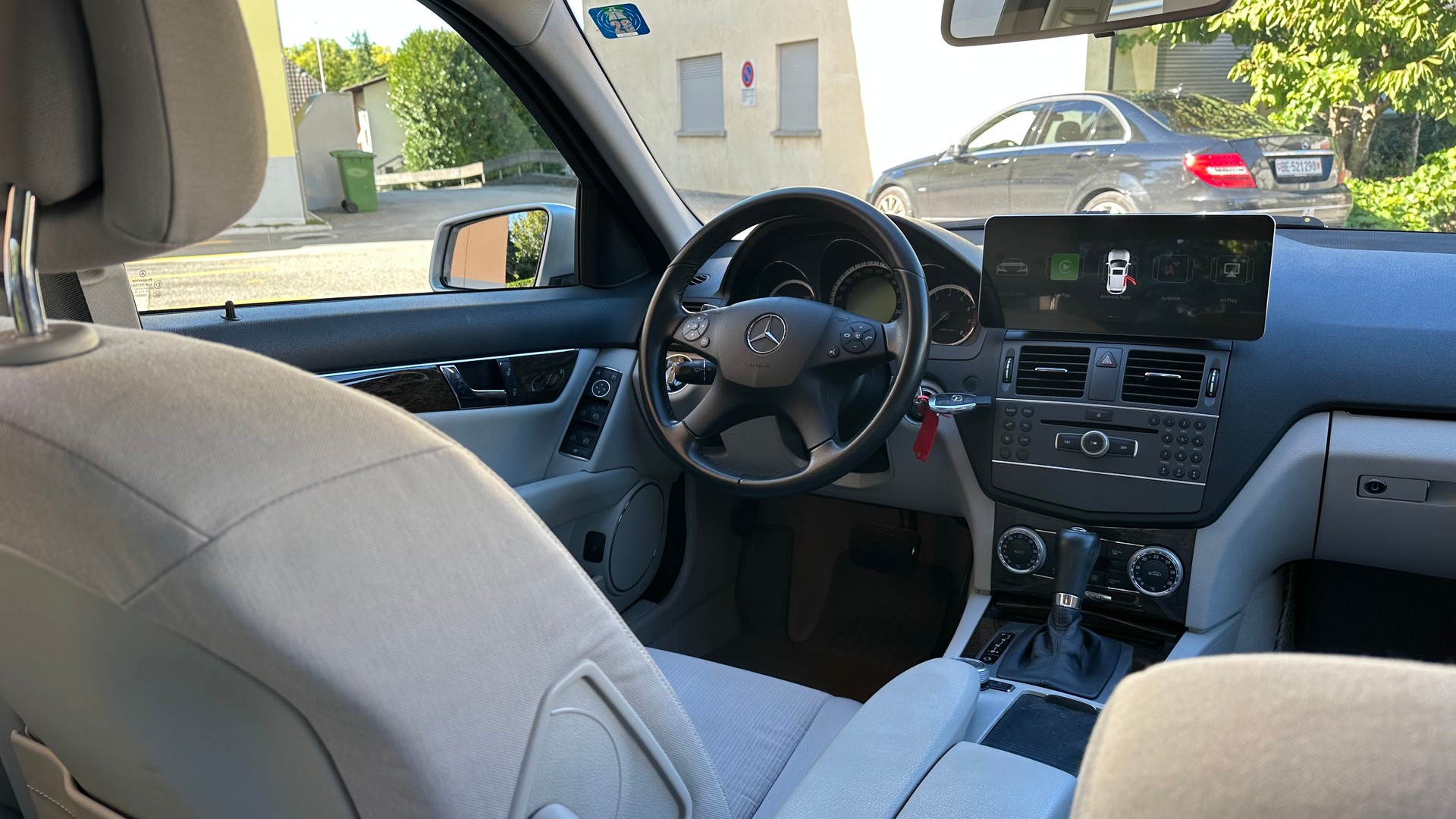 MERCEDES-BENZ C 200 CGI BlueEfficiency Elégance Automatic-image-14