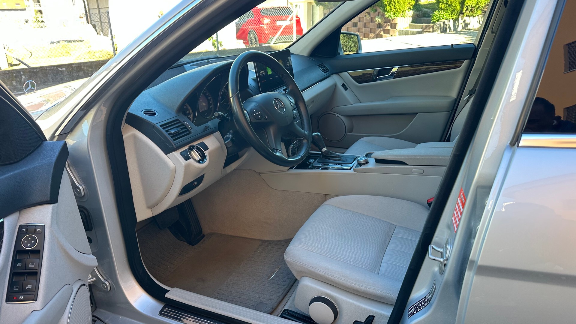 MERCEDES-BENZ C 200 CGI BlueEfficiency Elégance Automatic-image-1