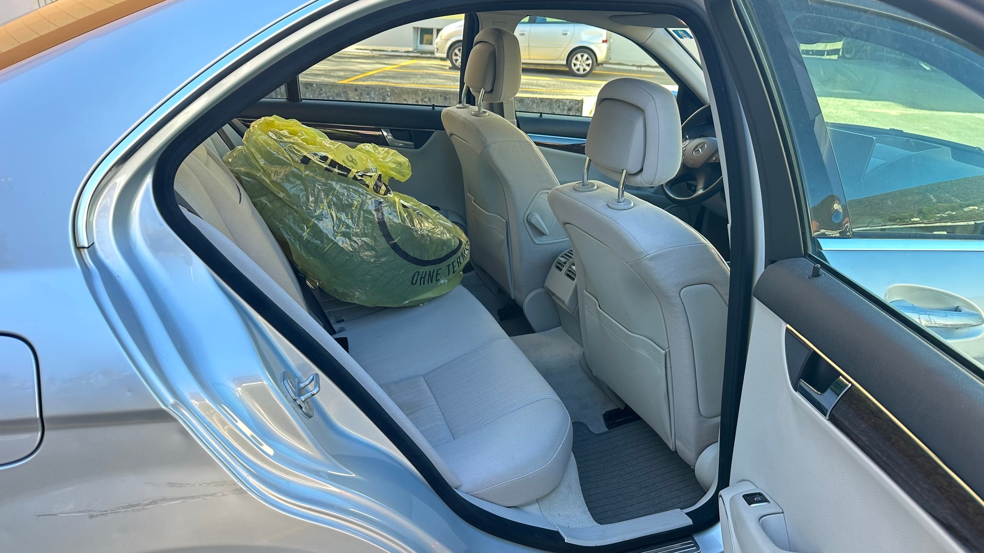 MERCEDES-BENZ C 200 CGI BlueEfficiency Elégance Automatic-image-10