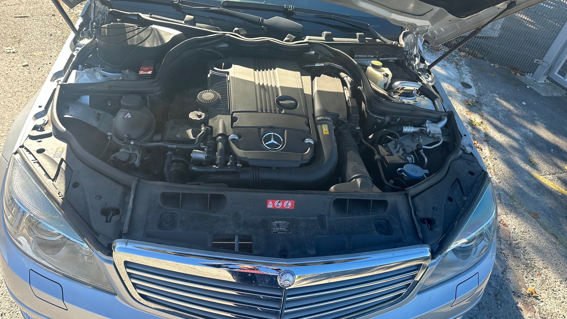 MERCEDES-BENZ C 200 CGI BlueEfficiency Elégance Automatic-image-15