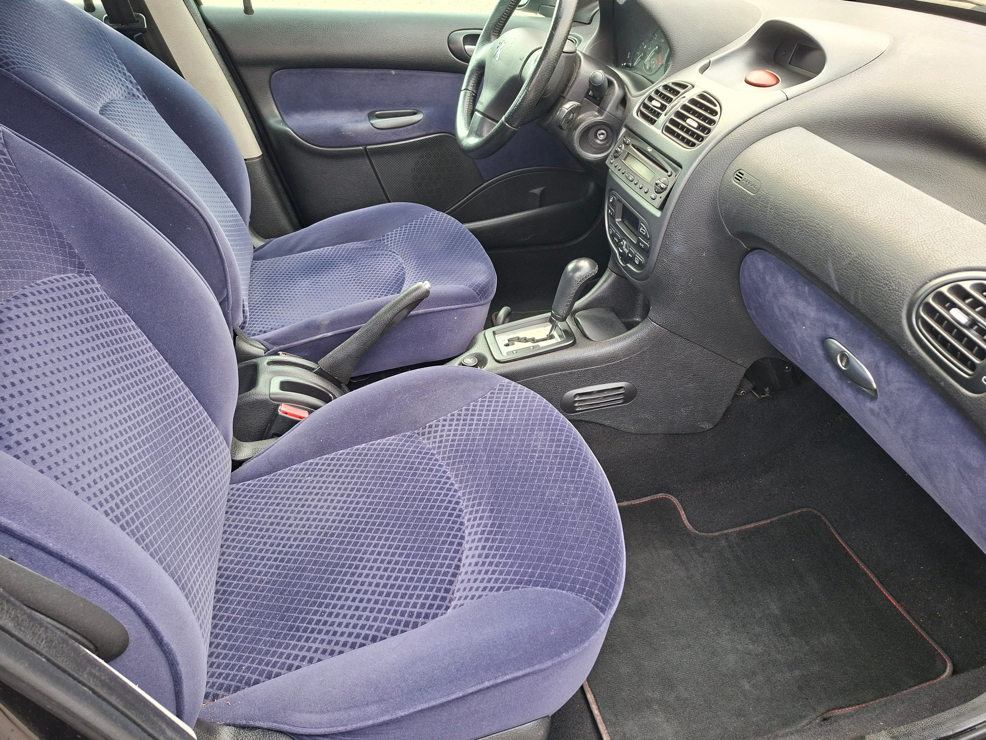 PEUGEOT 206 1.6 16V (XT) Premium-image-7