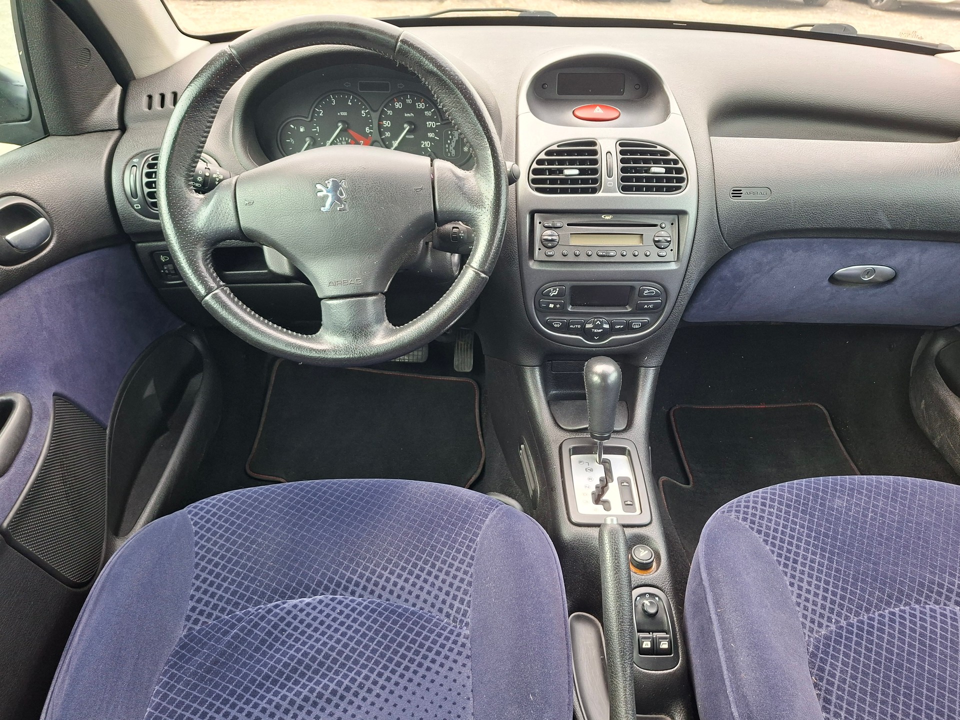 PEUGEOT 206 1.6 16V (XT) Premium-image-8