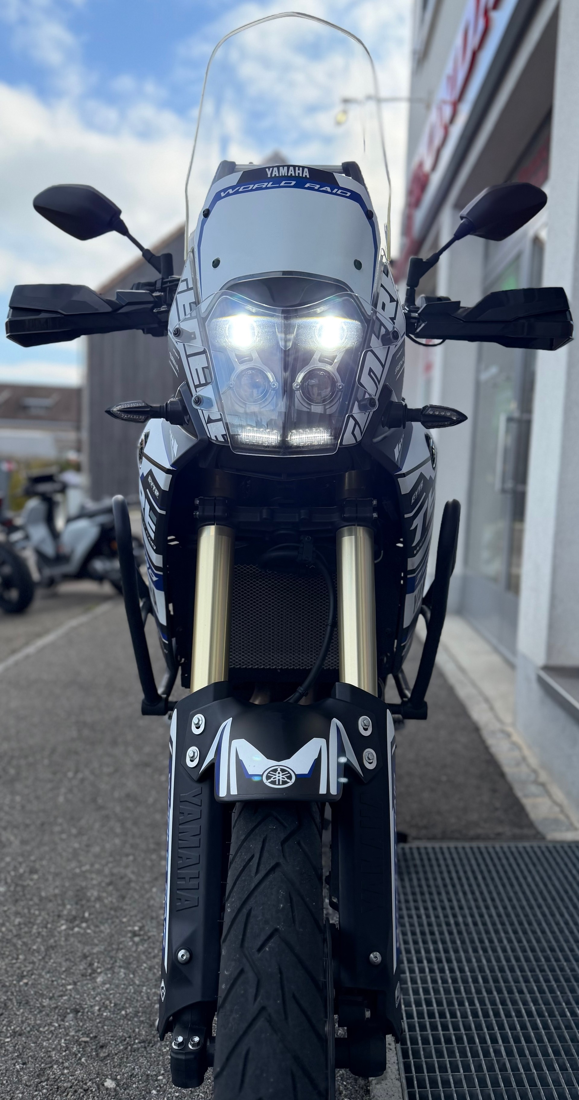 YAMAHA Tenere 700-showroom-element-1