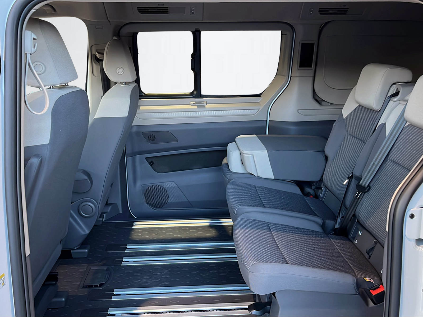 VW California 2.0 TDI Beach Tour Liberty DSG-image-8