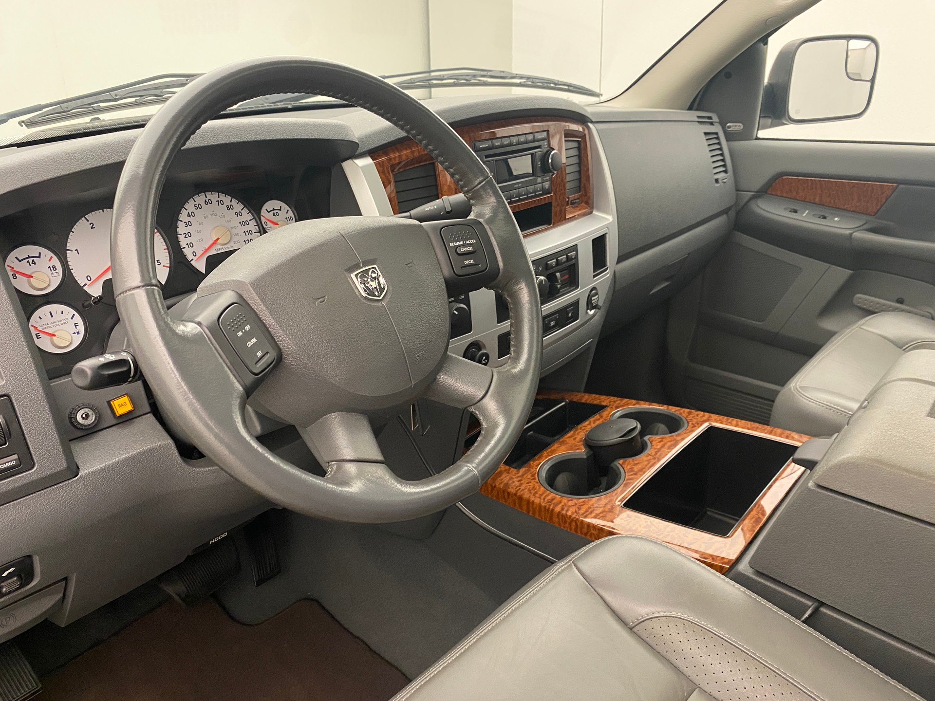 DODGE Ram 2500 6.7 TD Mega Cab-image-10