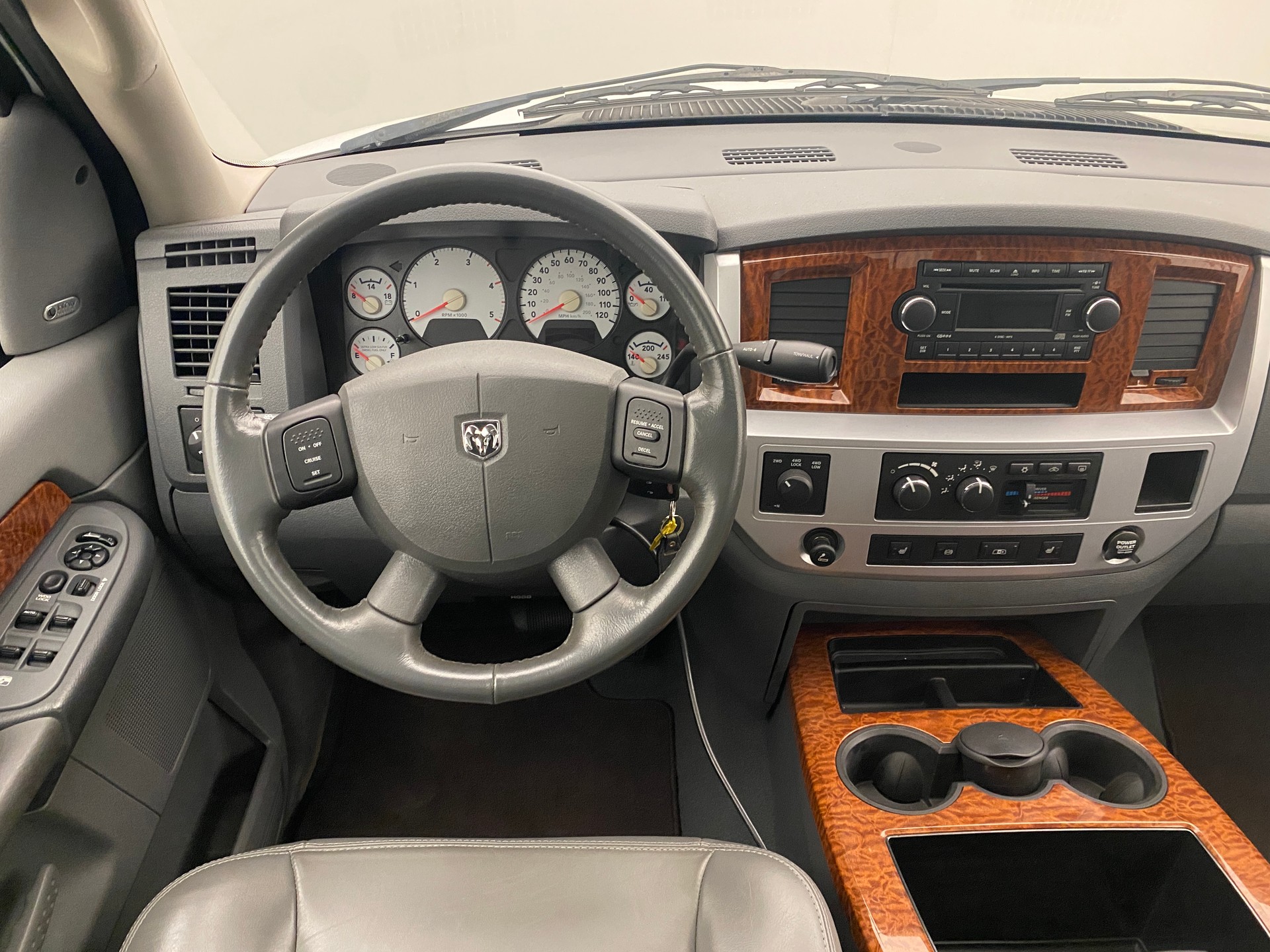 DODGE Ram 2500 6.7 TD Mega Cab-image-8