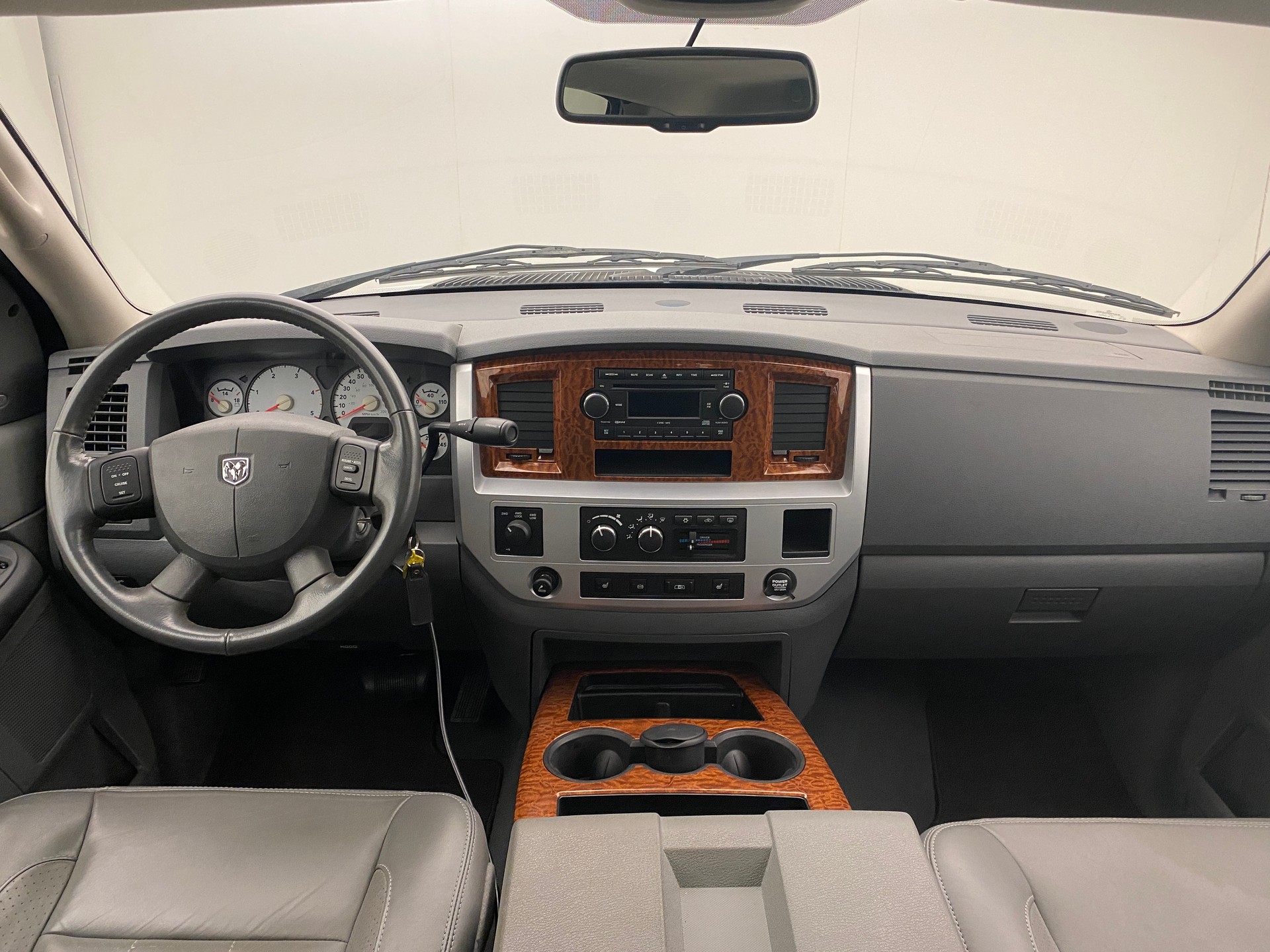 DODGE Ram 2500 6.7 TD Mega Cab-image-7