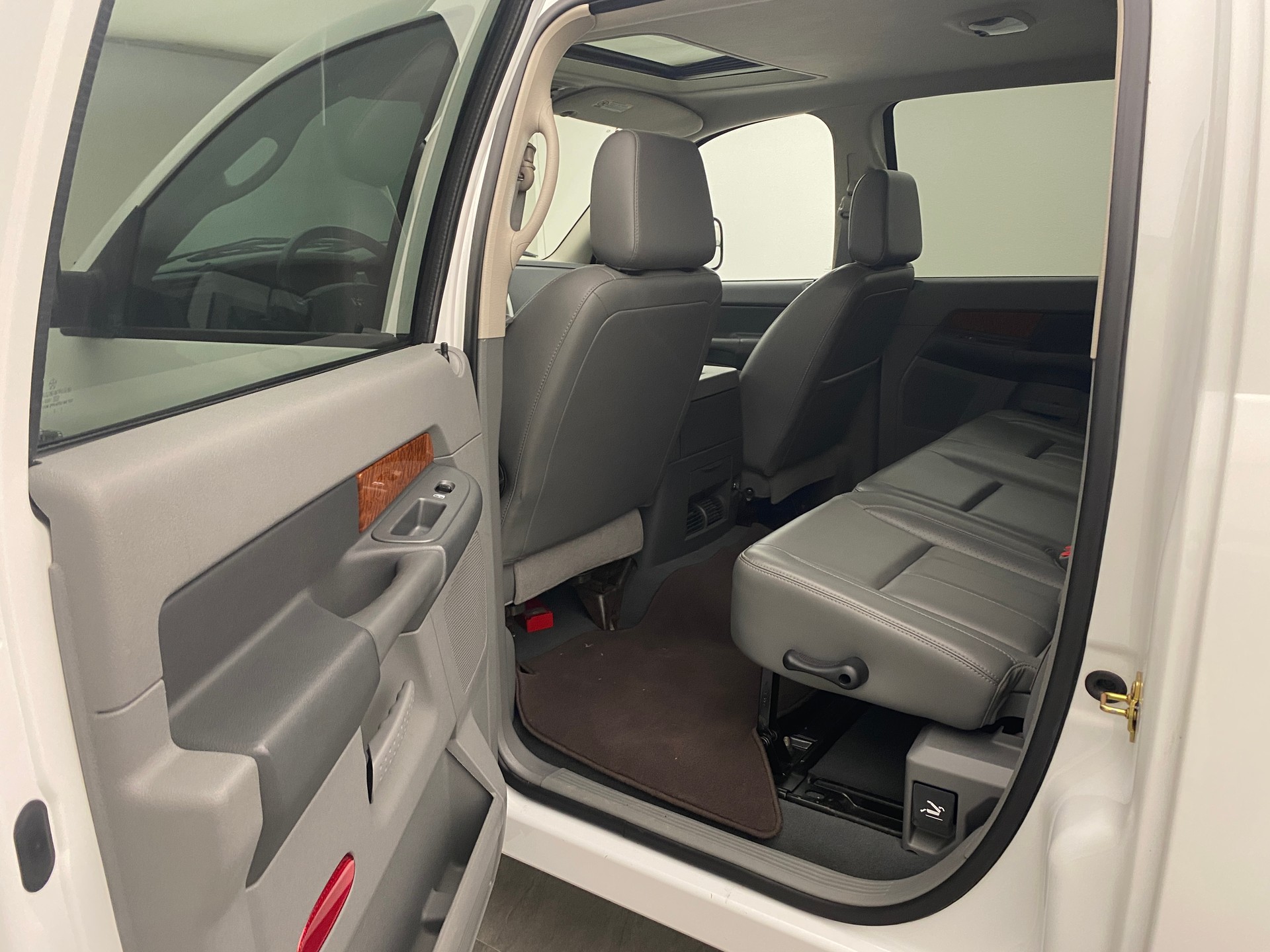 DODGE Ram 2500 6.7 TD Mega Cab-image-14