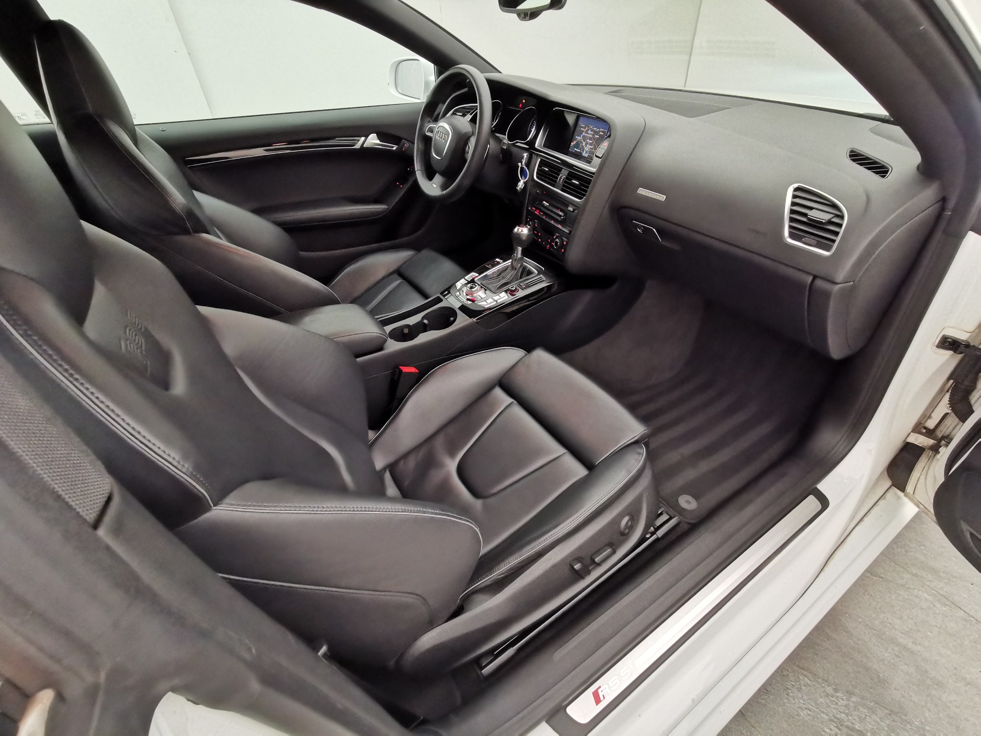 AUDI RS5 Quattro 4.2 FSI S-tronic-image-14