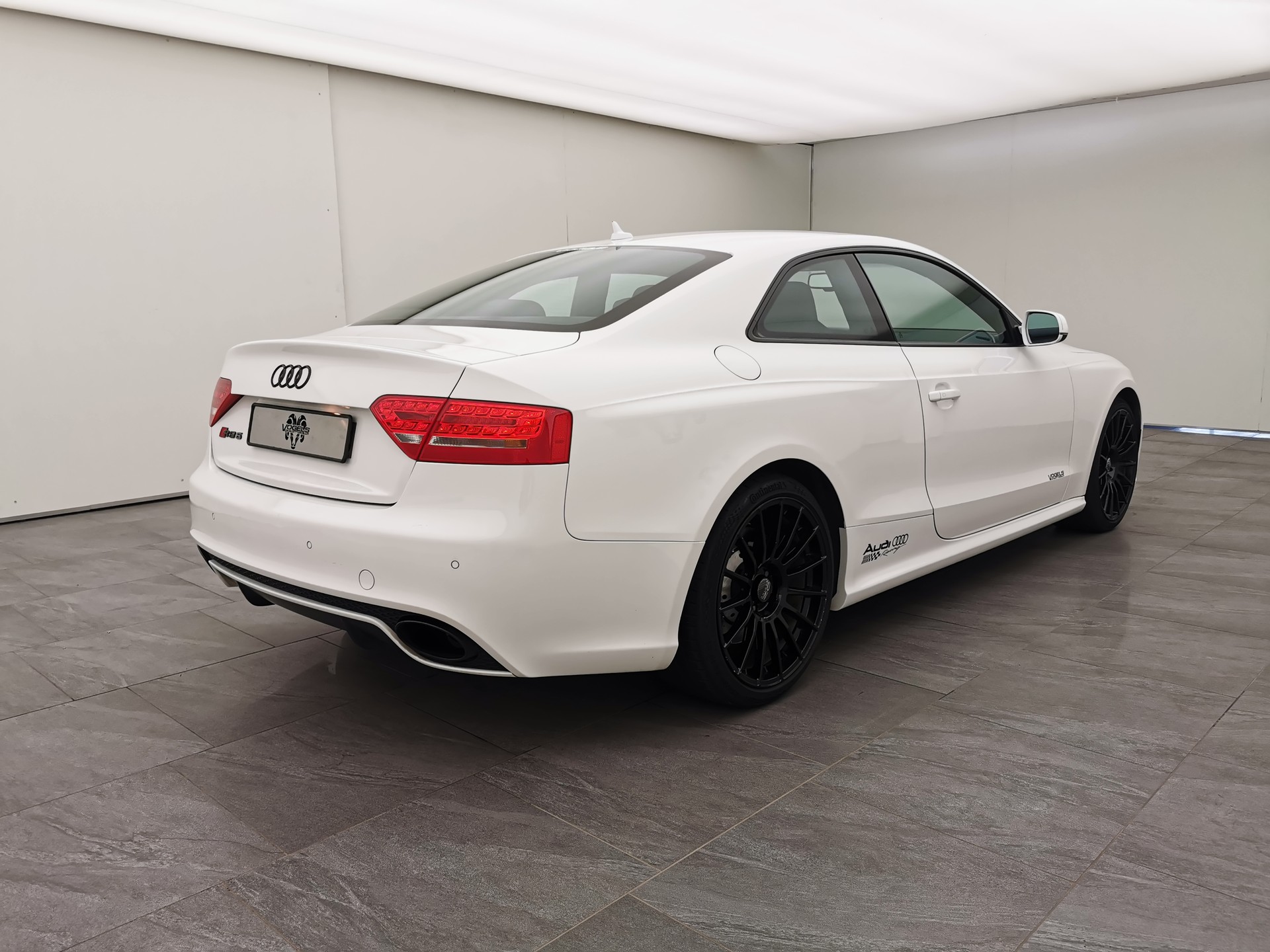 AUDI RS5 Quattro 4.2 FSI S-tronic-image-2