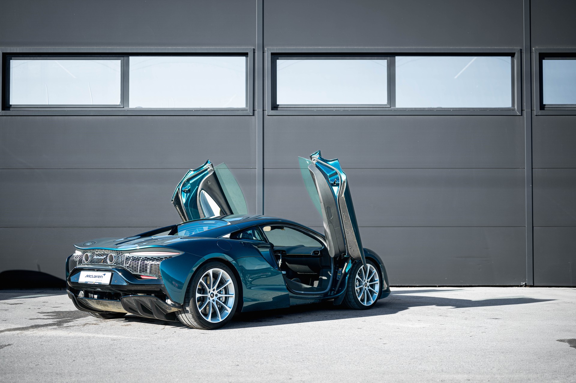 McLAREN ARTURA 3.0 V6 Vision-image-4