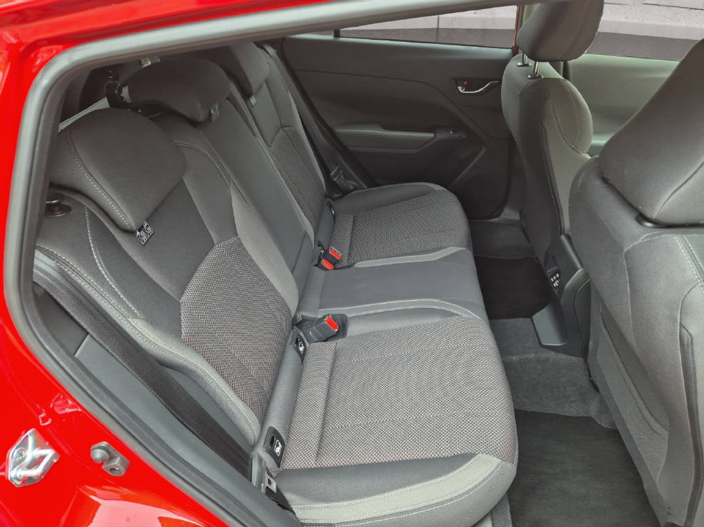 SUBARU Impreza 2.0i e-Boxer Swiss Plus-image-6