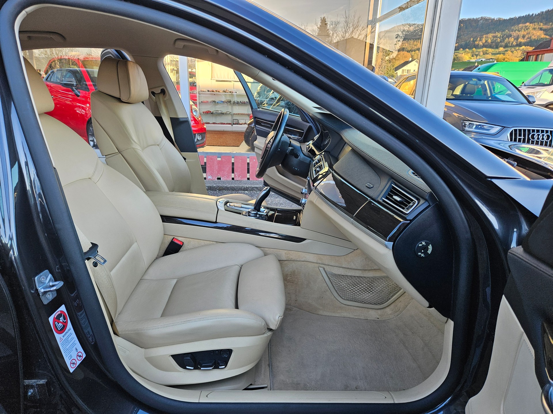 BMW 740d xDrive-image-9