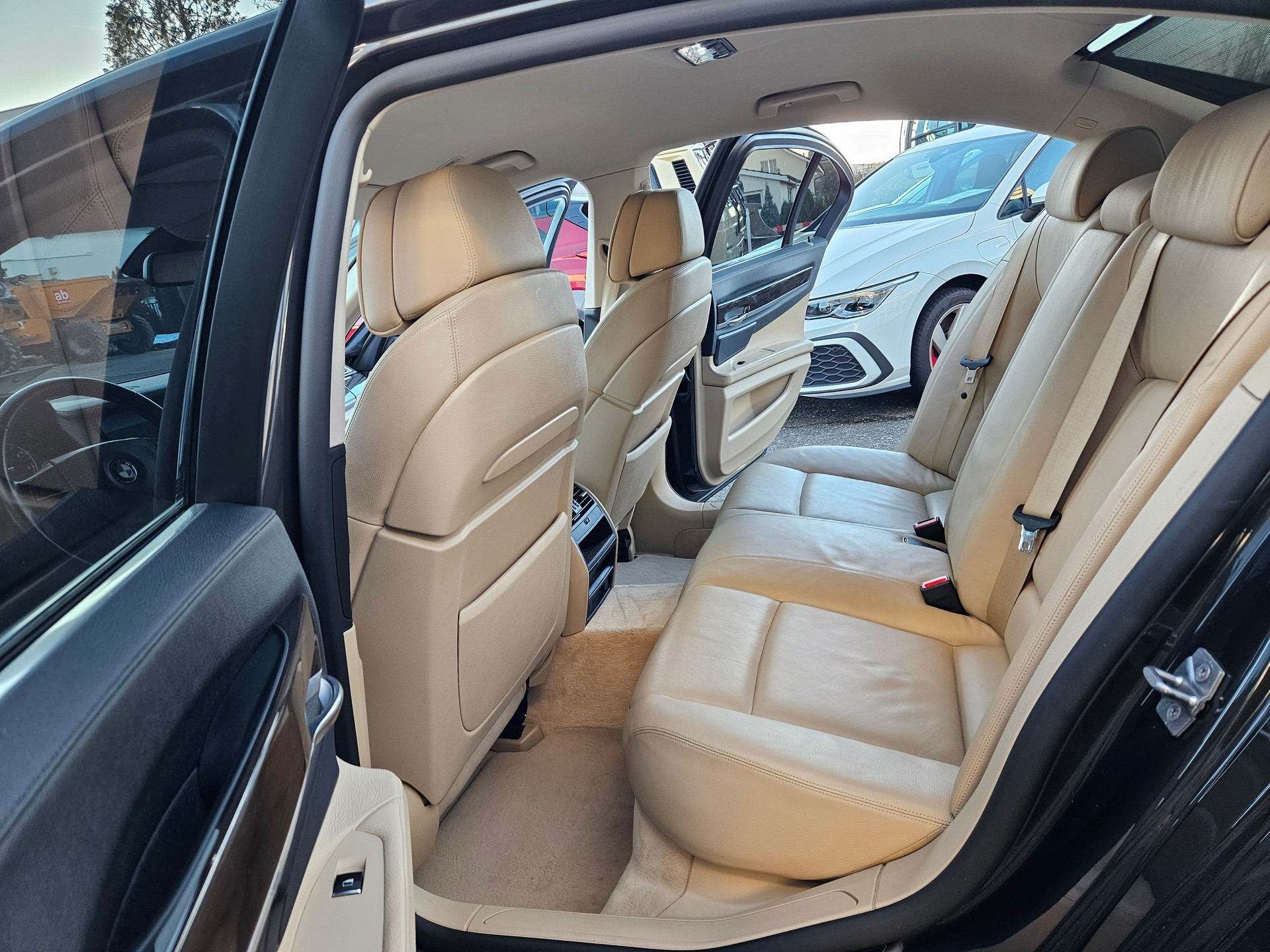 BMW 740d xDrive-image-8