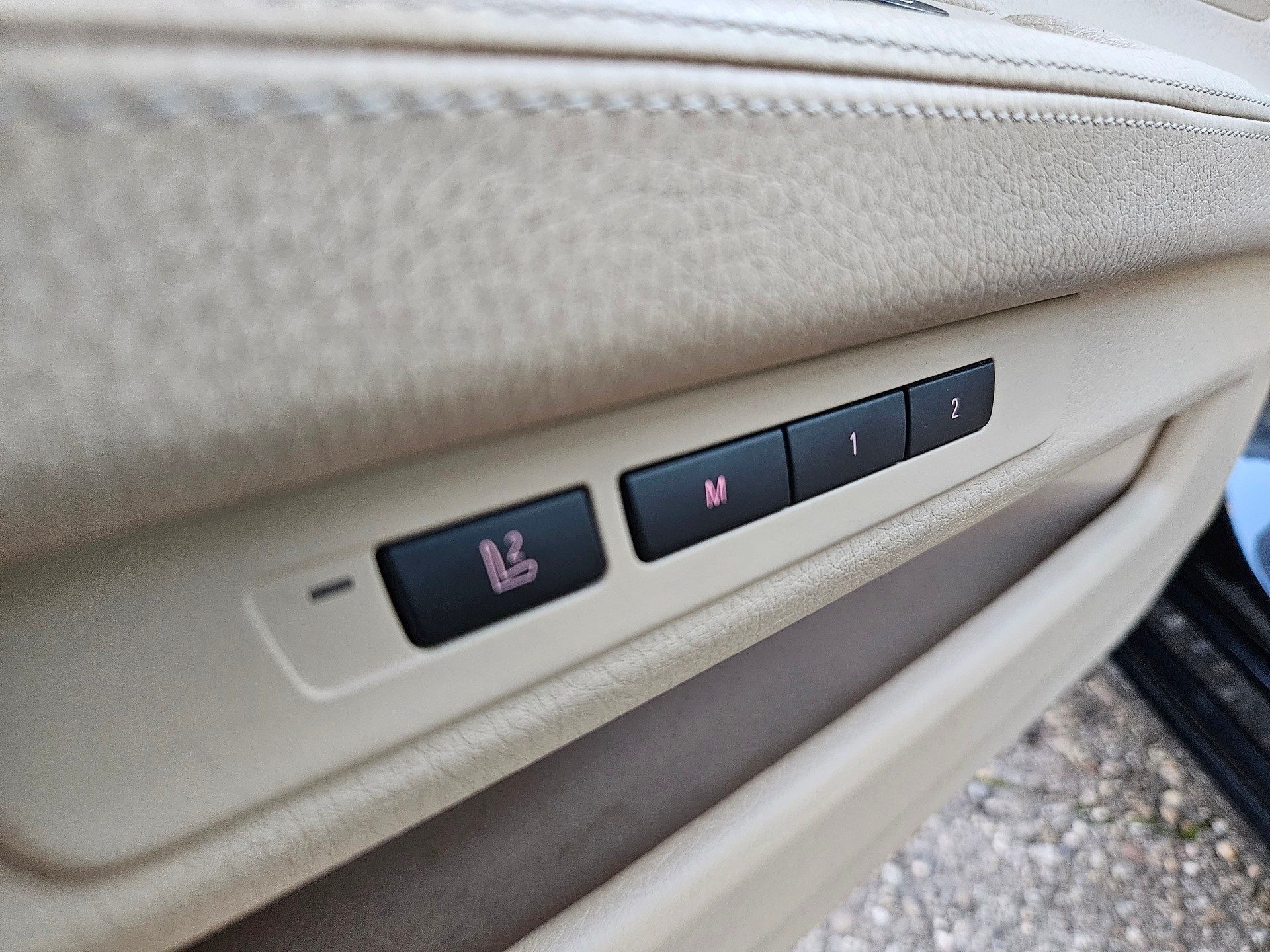 BMW 740d xDrive-image-21