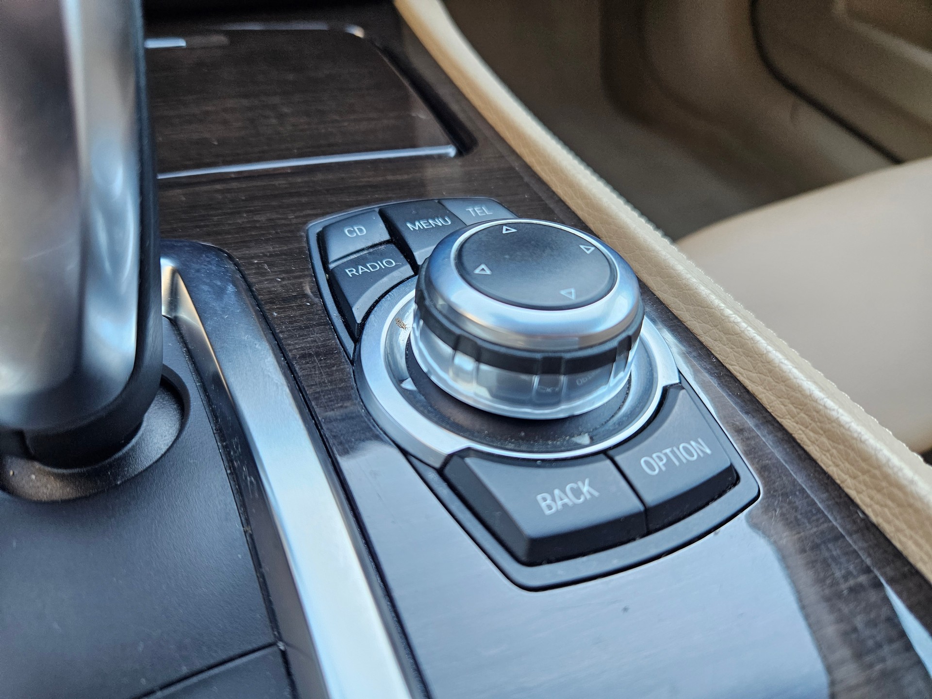 BMW 740d xDrive-image-18