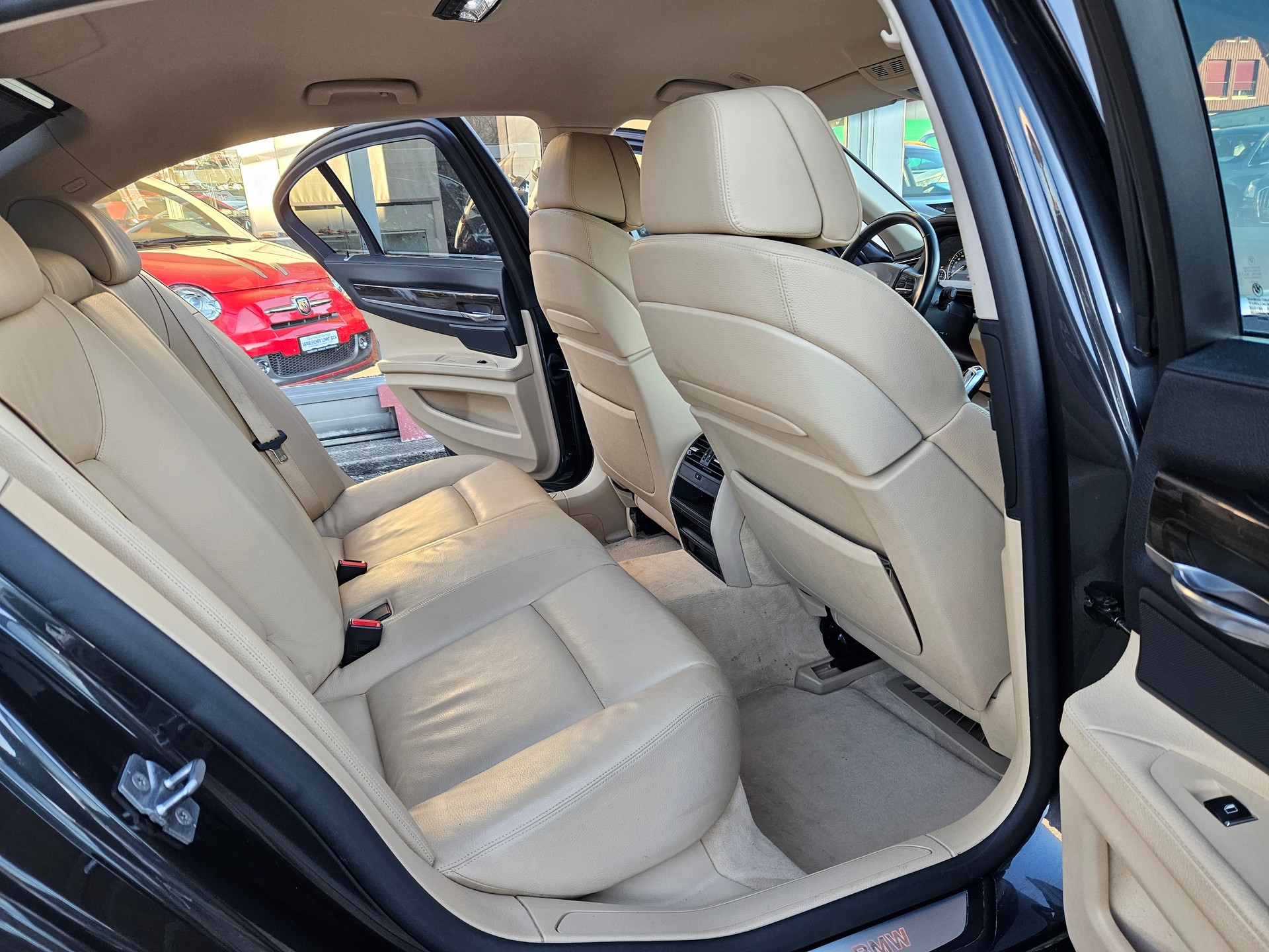BMW 740d xDrive-image-10