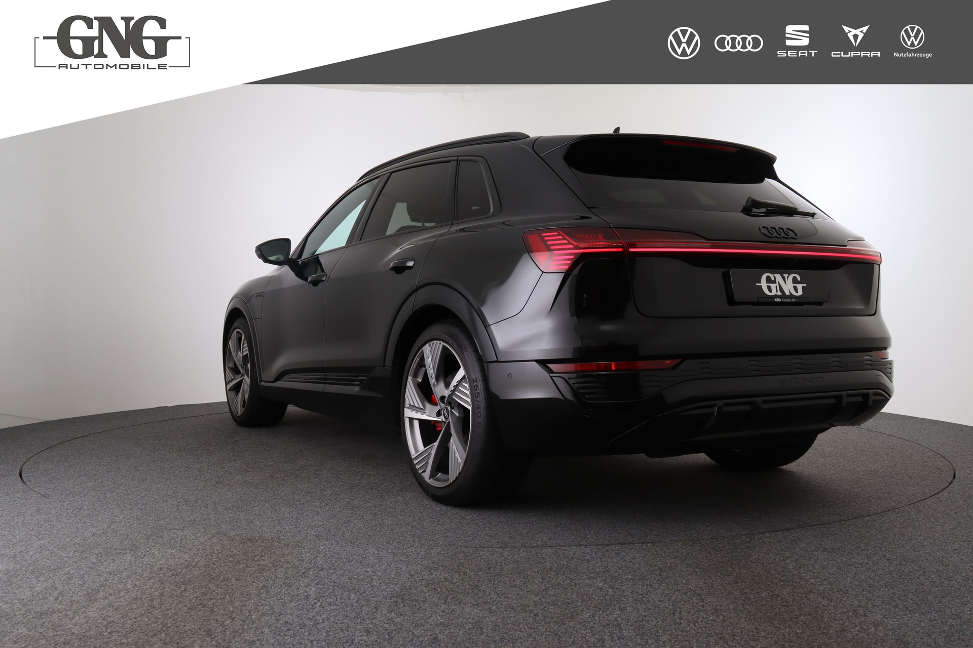 AUDI Q8 55 e-tron Black Edition quattro-image-2