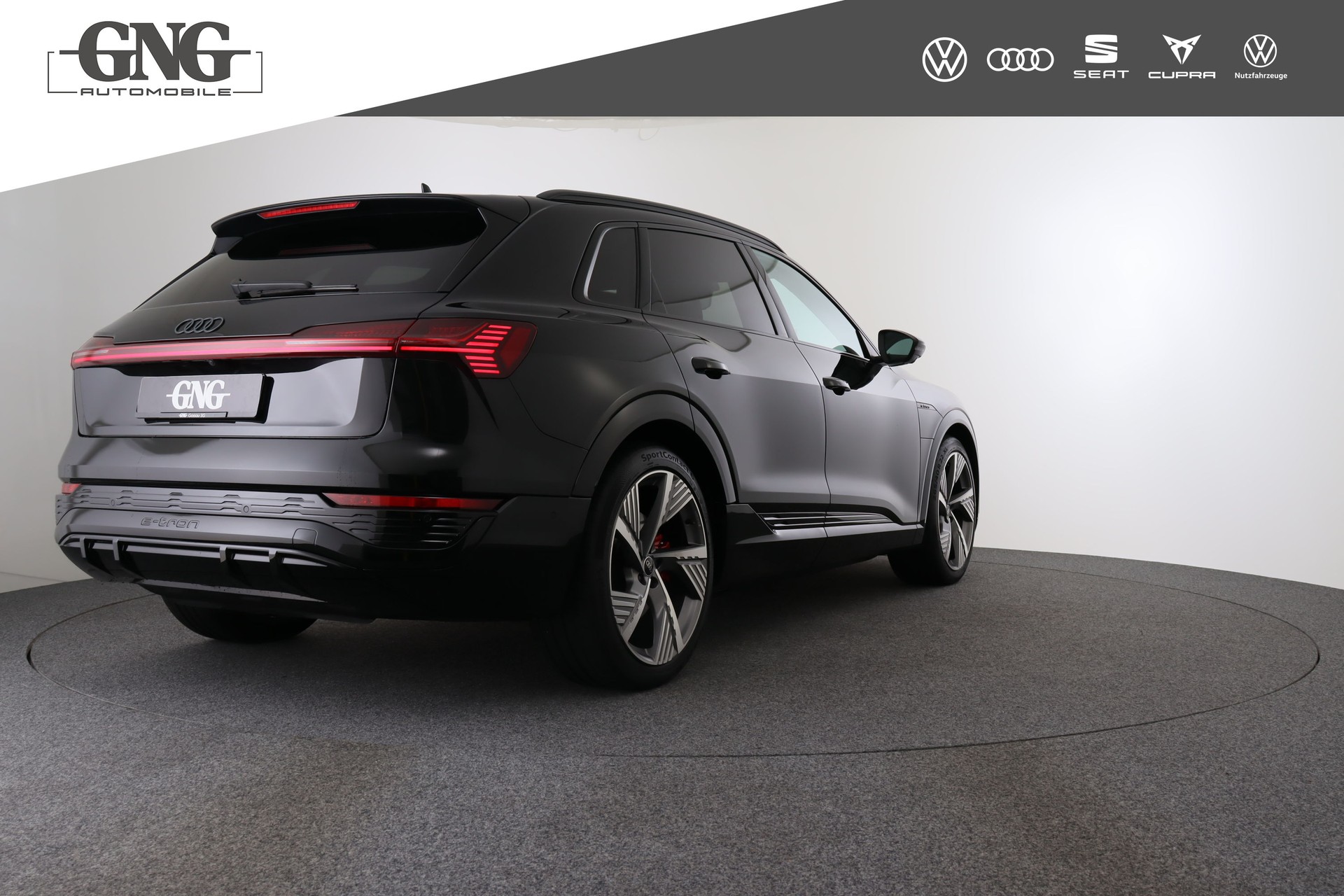 AUDI Q8 55 e-tron Black Edition quattro-image-3