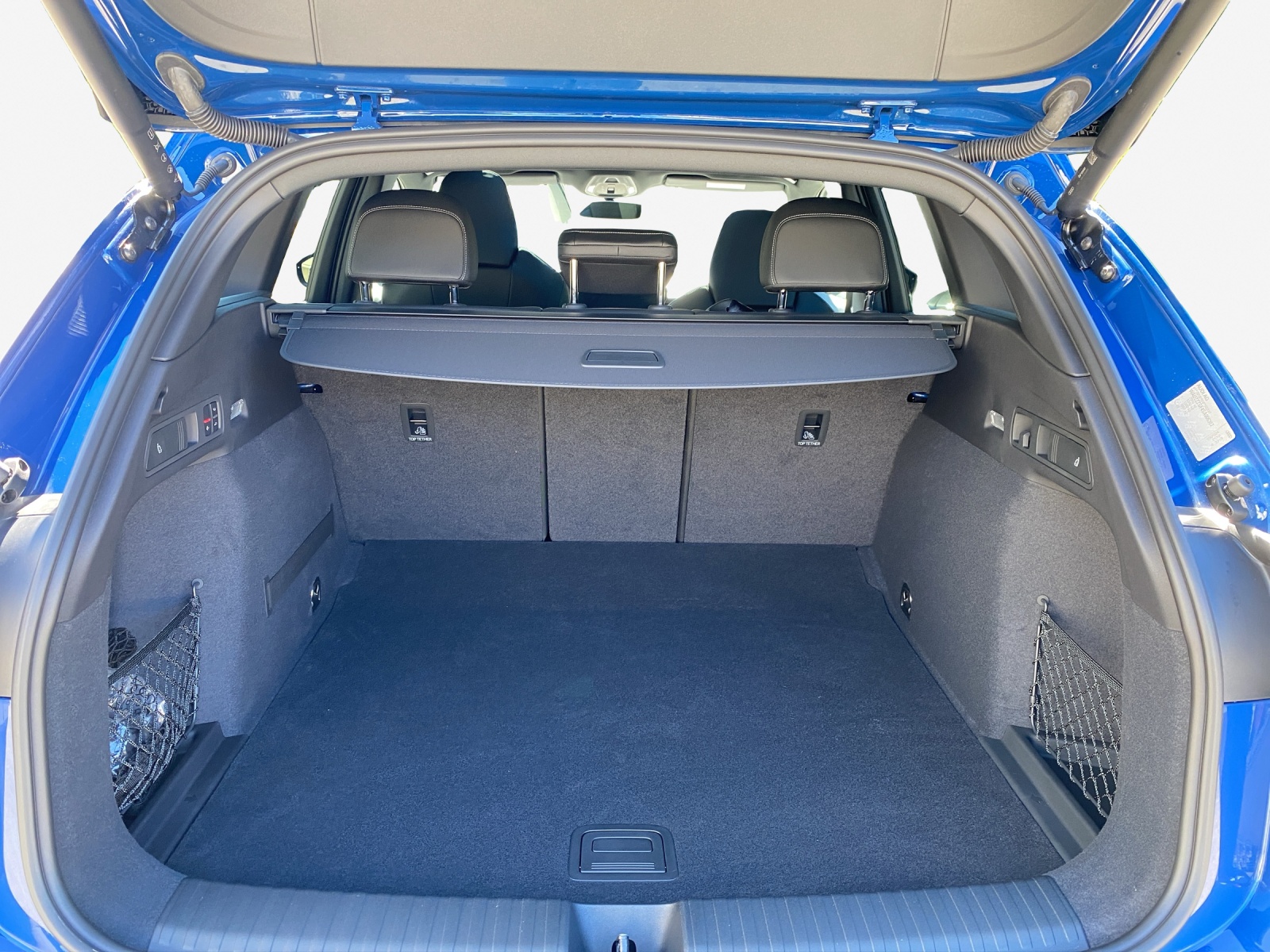 AUDI Q6 e-tron quattro-image-12