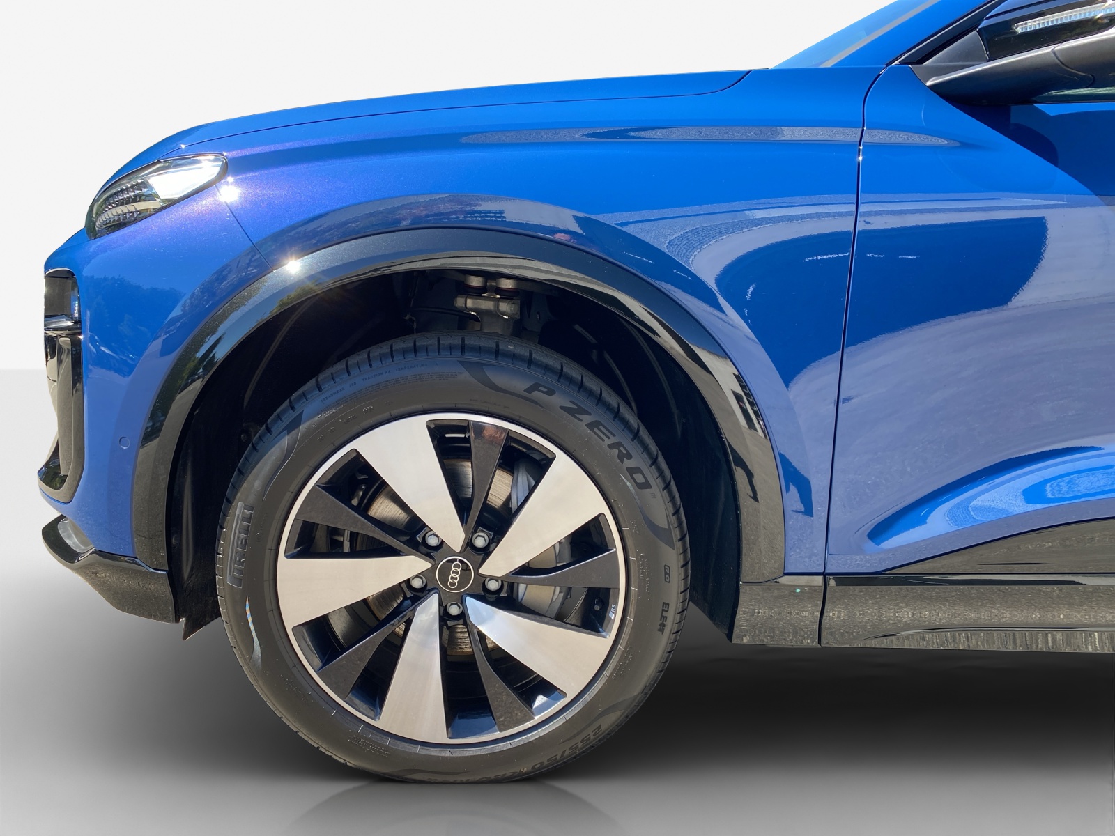 AUDI Q6 e-tron quattro-image-13