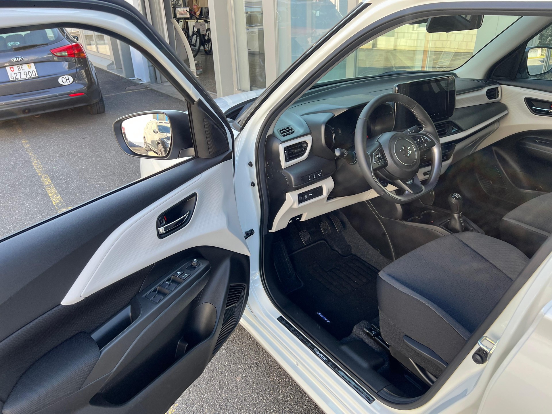SUZUKI Swift 1.2 Tradizio Hybrid 4x4-image-5