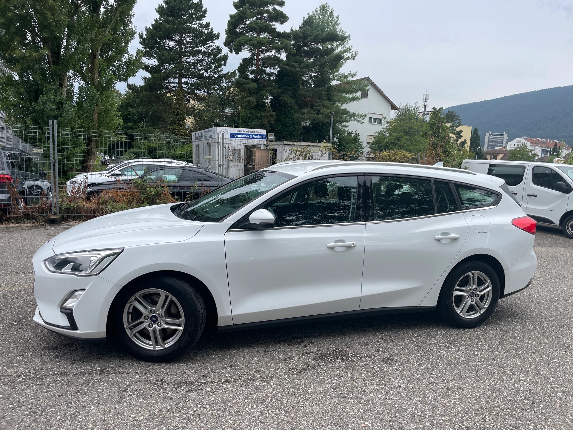 FORD Focus 1.5 TDCi Business Automatic * Gr. Navi * Klima * PDC V&H * Tempomat * Frisch Ab MFK-image-7
