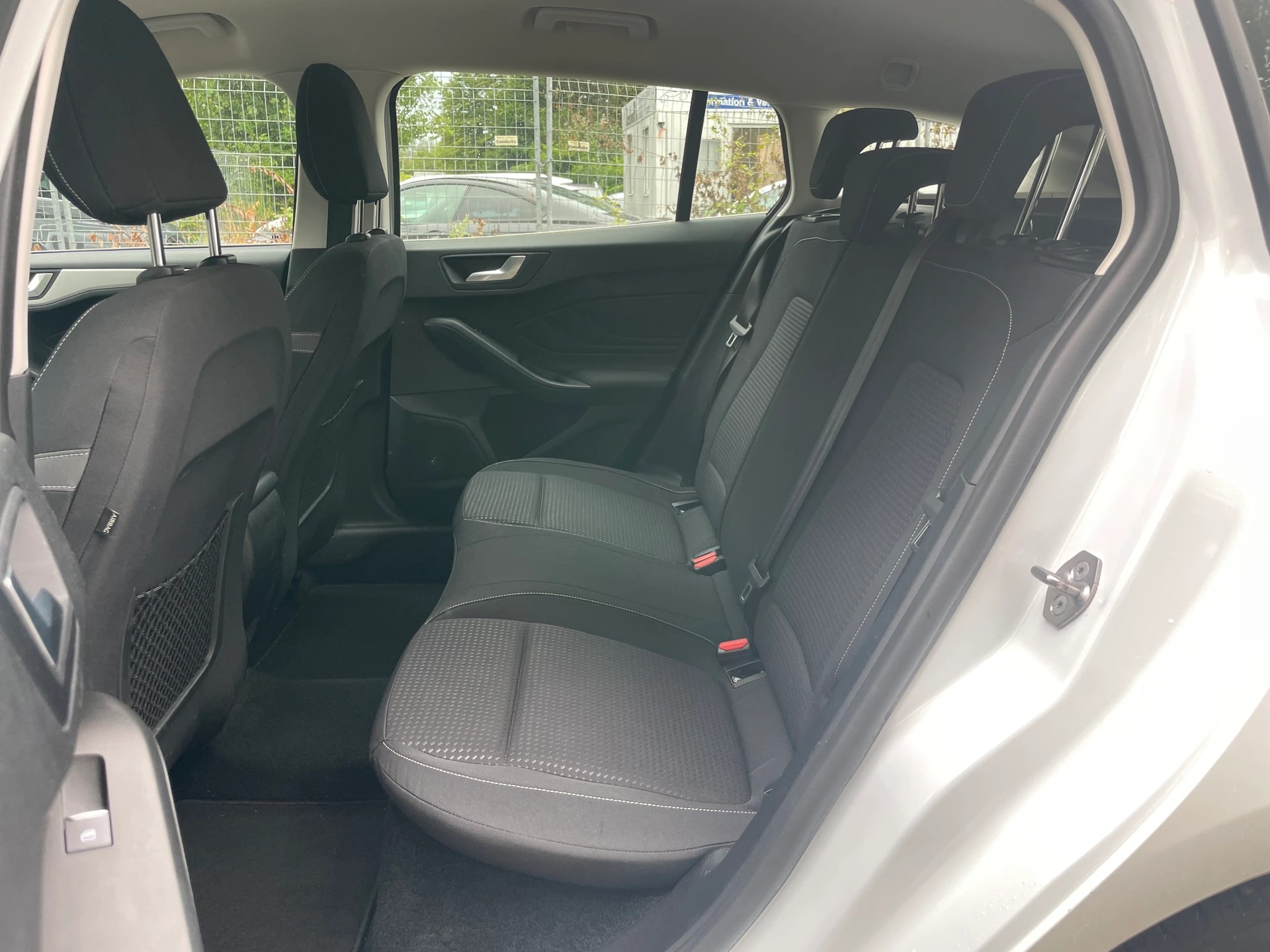 FORD Focus 1.5 TDCi Business Automatic * Gr. Navi * Klima * PDC V&H * Tempomat * Frisch Ab MFK-image-6